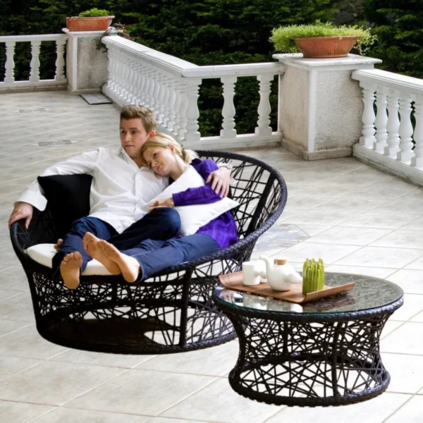 Black & White Wicker Round Daybed Set